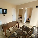 Gloria Houses-free Parking فارنا