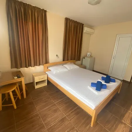 Guest house Gloria Houses-free Parking 3*