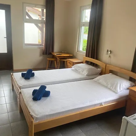 Gloria Houses-free Parking Guest house